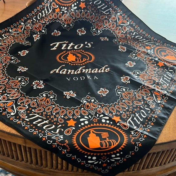 Bandana Tito’s very fun and festive - Picture 1 of 3